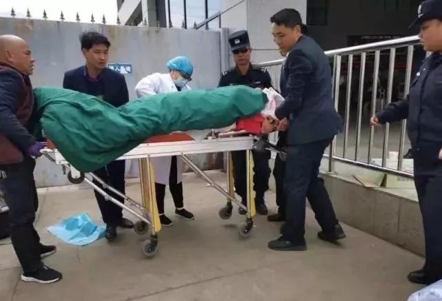 云南城事丨弟弟在街上乞讨认出姐姐，却被她一把推开，第二天才明白姐姐的用意-云上资源整合网