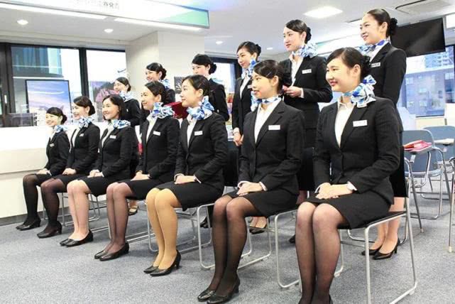 空姐穿的鞋子叫什么_湖南航空空姐上班不再穿高跟鞋_空姐女鞋