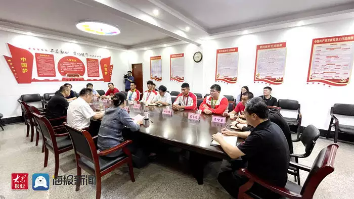 摔跤孟令哲身高_古典摔跤孟强_孟令哲古典式摔跤130公斤级铜牌