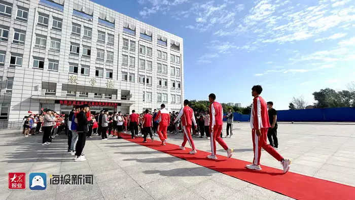 摔跤孟令哲身高_孟令哲古典式摔跤130公斤级铜牌_古典摔跤孟强