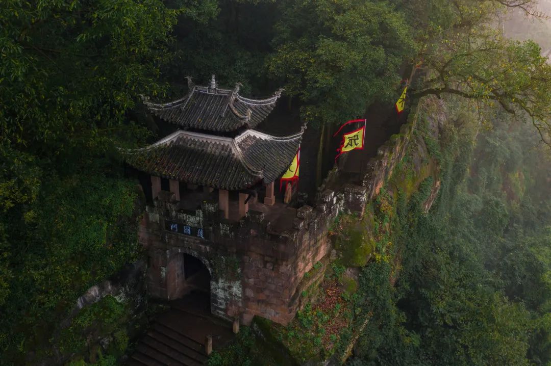 重庆市民：牛肉晒了一天嘎嘣脆_脆的牛肉干是真的吗_晒牛肉怎么腌制