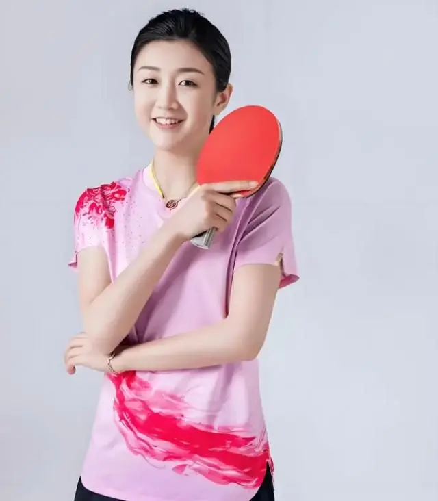陈梦项链什么牌子_陈梦回应佩戴定制首饰参赛_陈梦首饰