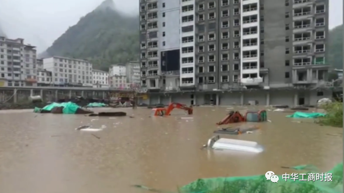 山东暴雨 压迫感_暴雨袭击山东_暴雨山东